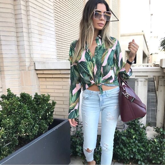 Show Me Your MuMu peach green tropical leaf button down Murphy top, size M - Picture 7 of 7